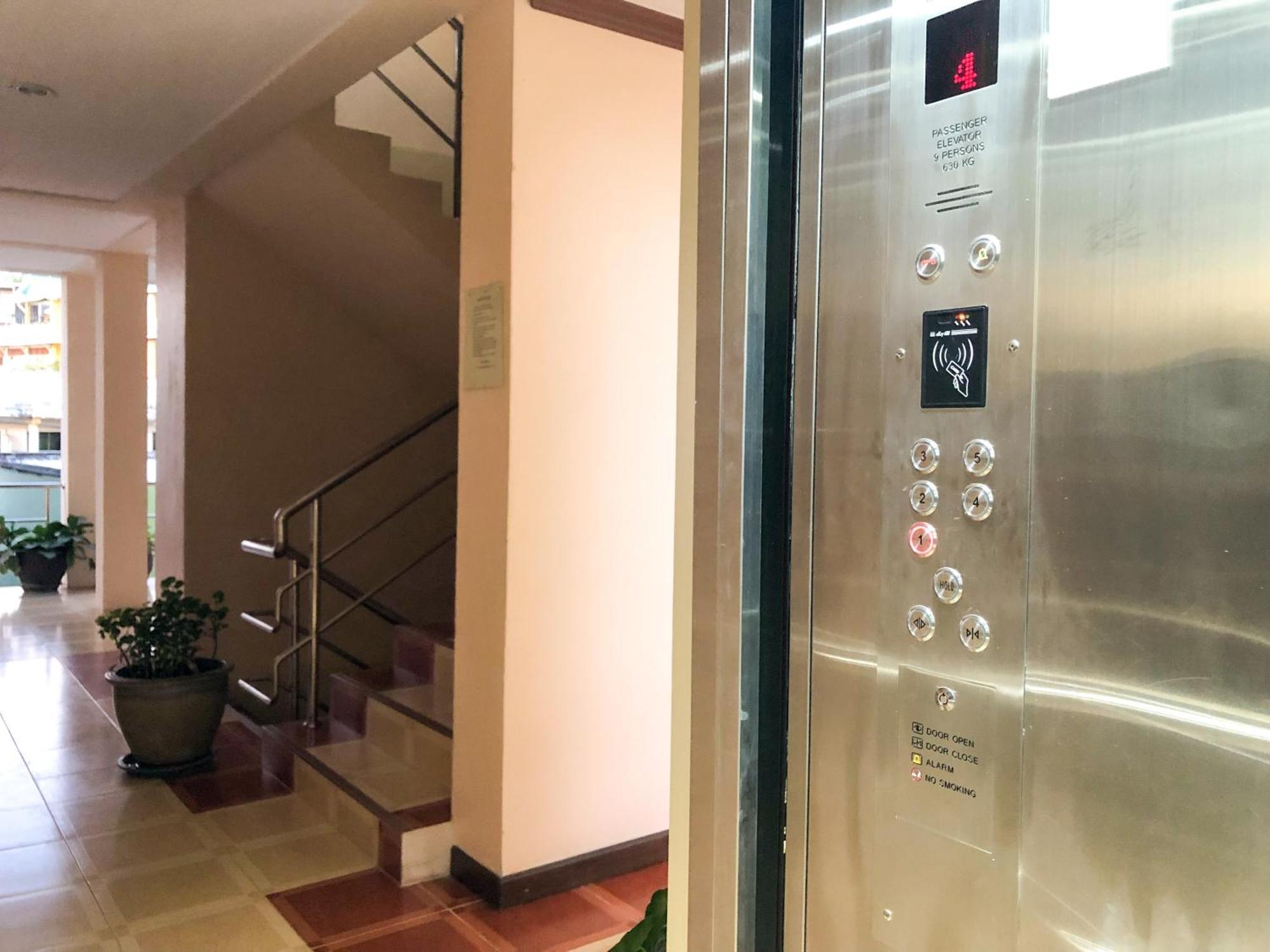 Rk Guesthouse Patong Екстер'єр фото