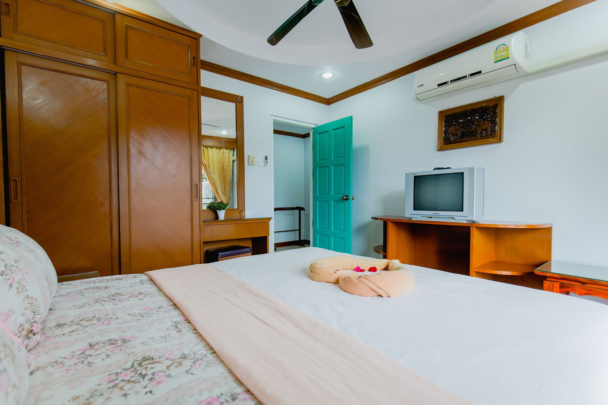 Rk Guesthouse Patong Екстер'єр фото